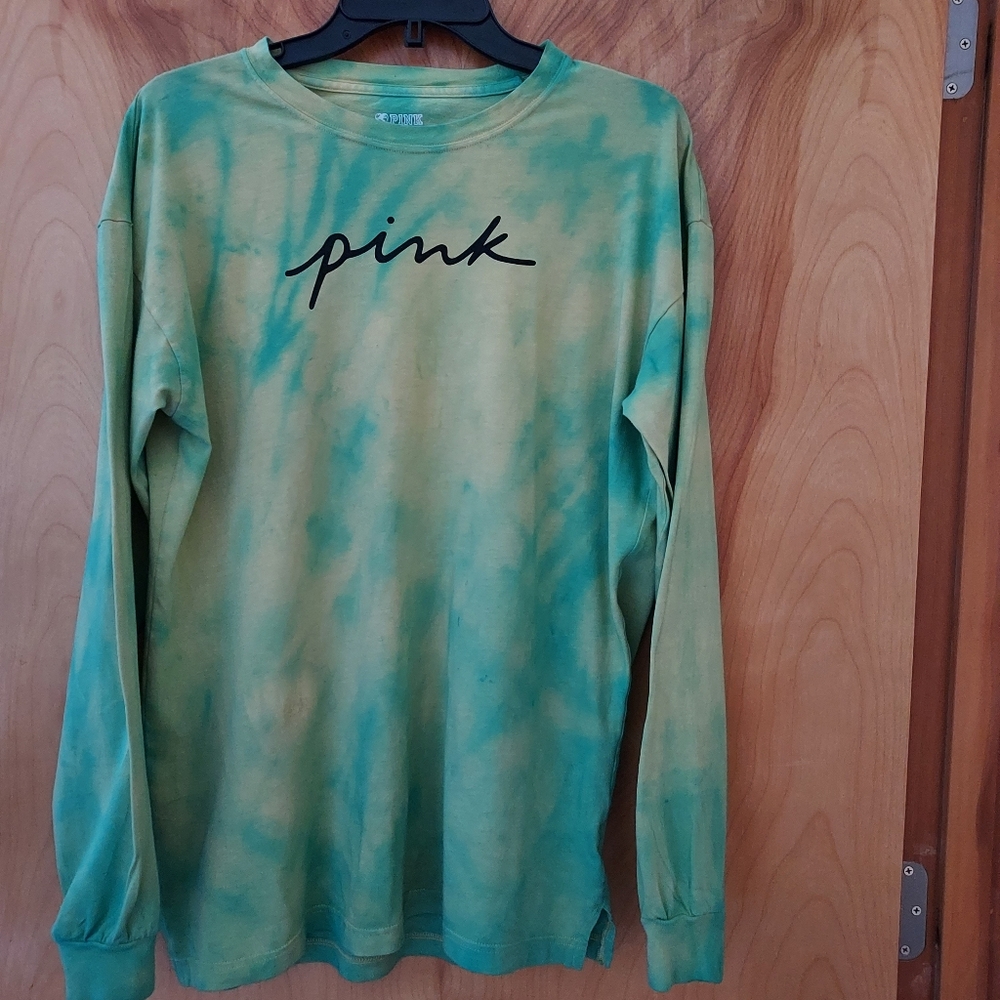 Pink brand top